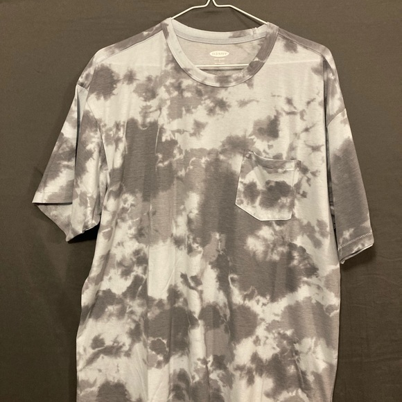 Old Navy Pocket Tee - Picture 1 of 2